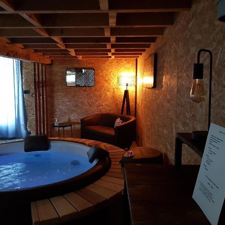 Au Soleil Vert - Chambre De Charme Avec Spa Et Sauna Prives Zeggers-Cappel 外观 照片
