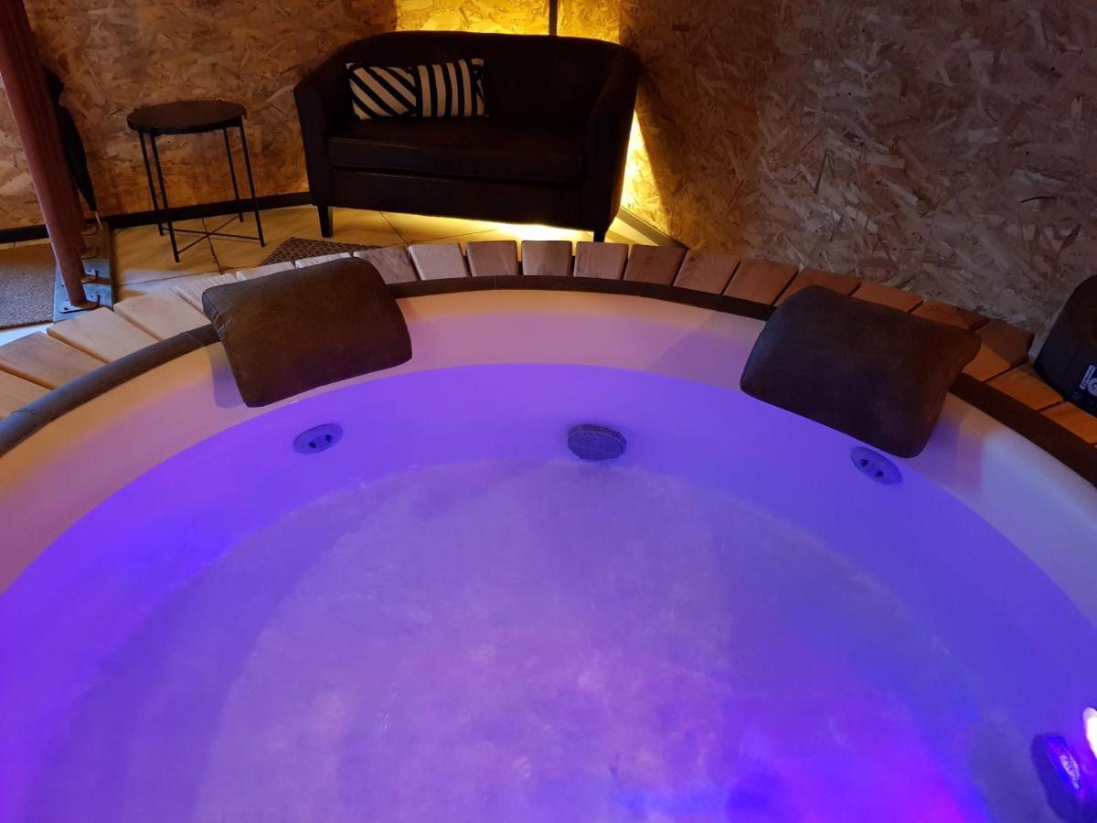 Au Soleil Vert - Chambre De Charme Avec Spa Et Sauna Prives Zeggers-Cappel 外观 照片