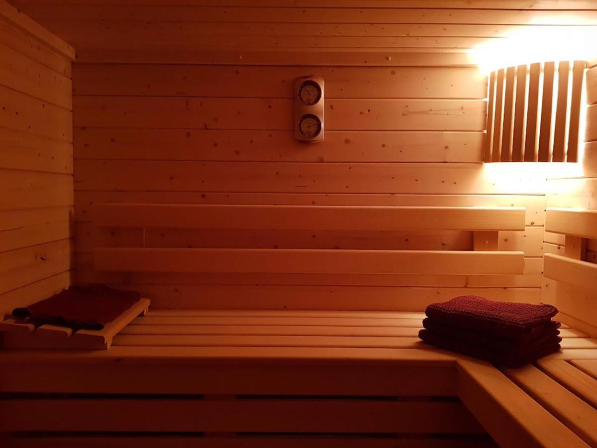 Au Soleil Vert - Chambre De Charme Avec Spa Et Sauna Prives Zeggers-Cappel 外观 照片